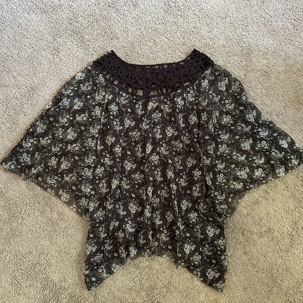 Robbi & Nikki by Robert Rodriguez Black Floral Top